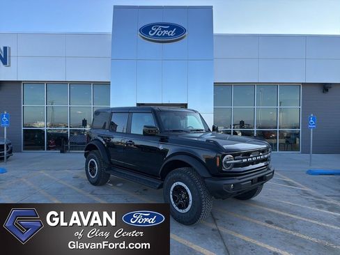 New 2025 Ford Bronco Outer Banks w/ Sasquatch Package AWD/4WD image 1