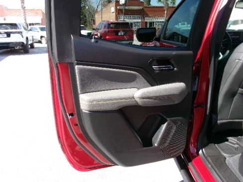 Used 2025 Chevrolet Colorado ZR2 w/ Technology Package AWD/4WD image 15