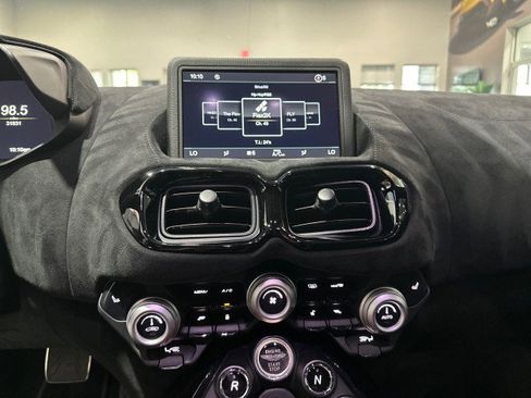Used 2019 Aston Martin V8 Vantage Coupe RWD image 64