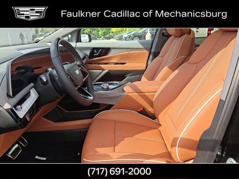 New 2025 Cadillac Optiq Luxury 2 image 18