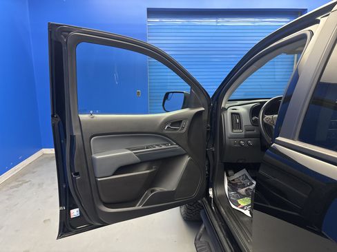 Used 2020 Chevrolet Colorado Z71 w/ Z71 Midnight Edition image 9