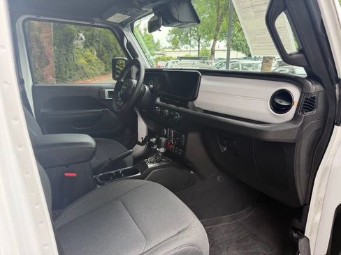 Used 2024 Jeep Wrangler Unlimited Sport AWD/4WD image 15