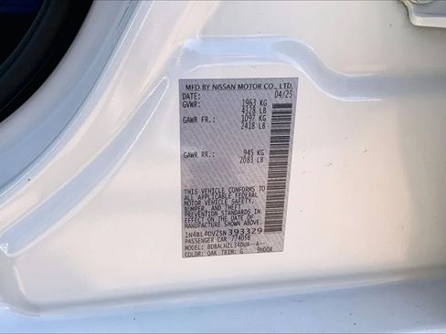 Used 2025 Nissan Altima 2.5 SV FWD image 36