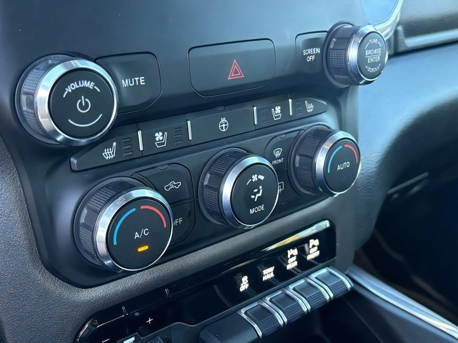 Used 2021 RAM 1500 Laramie w/ Sport Appearance Package AWD/4WD image 29