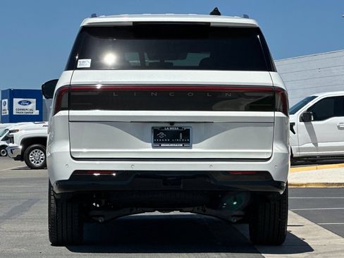 New 2026 Lincoln Navigator Reserve AWD/4WD image 4