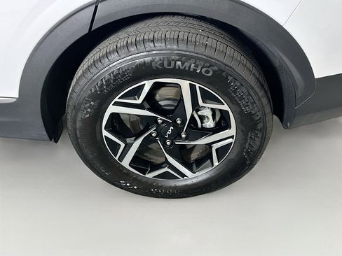 Used 2025 Kia Sportage LX image 11