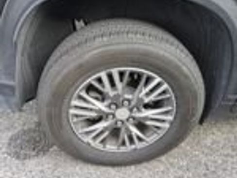 Used 2025 Chevrolet Traverse LT image 24