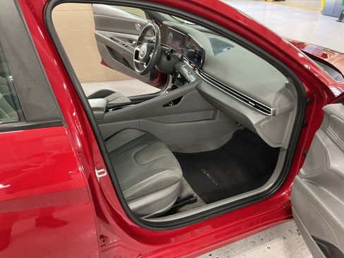 Certified 2023 Hyundai Elantra SEL w/ Convenience Package FWD image 15