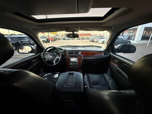 Used 2012 Chevrolet Avalanche LTZ image 13