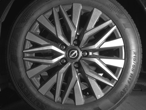 Used 2025 Nissan Altima 2.5 SV image 14