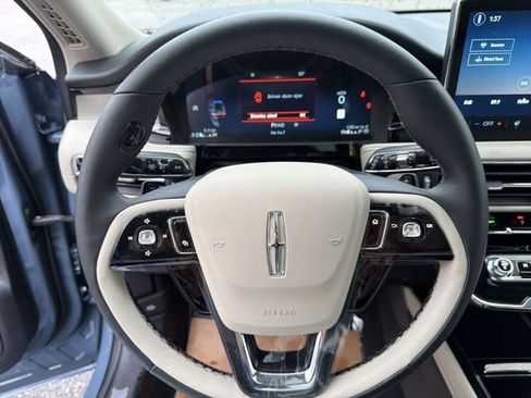 Used 2026 Lincoln Corsair Premiere image 14