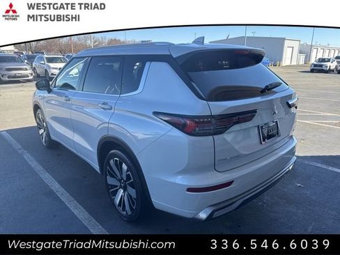 New 2026 Mitsubishi Outlander SEL image 9