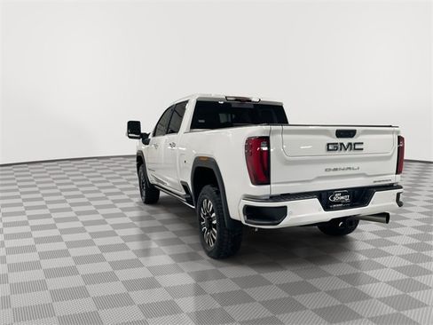 Used 2025 GMC Sierra 2500 Denali Ultimate image 8