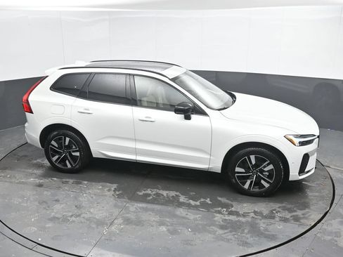 New 2026 Volvo XC60 B5 Plus w/ Protection Package Premier AWD/4WD image 31