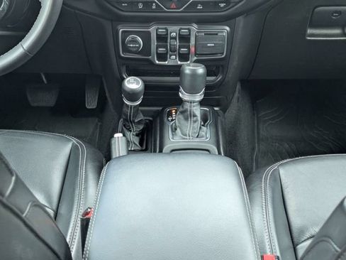 Used 2023 Jeep Gladiator Overland w/ Popular Equipment Package AWD/4WD image 19