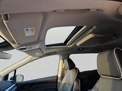 New 2026 Honda Odyssey Touring image 10
