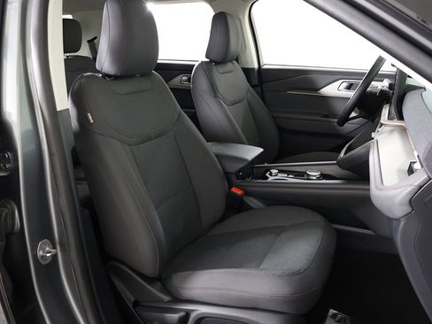 Used 2025 Ford Explorer Active AWD/4WD image 32