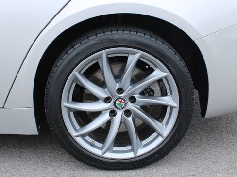 Used 2017 Alfa Romeo Giulia Sprint w/ Cold Weather Package image 36