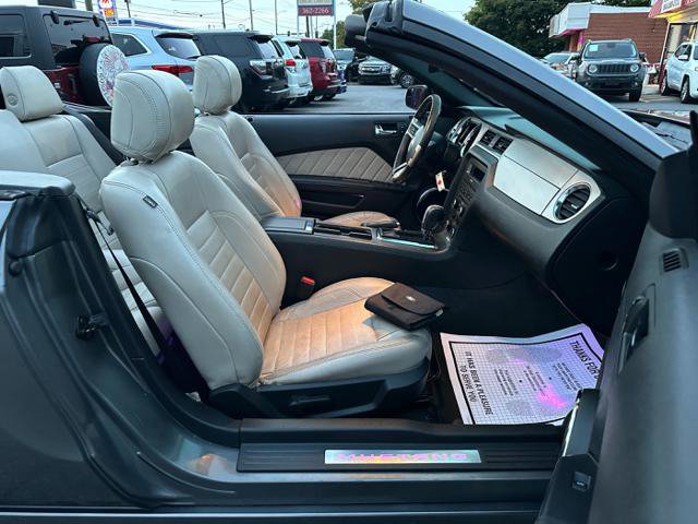 Used 2014 Ford Mustang Premium RWD image 15