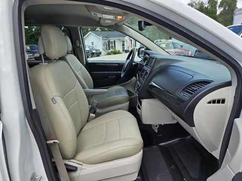 Used 2019 Dodge Grand Caravan SE w/ Power Convenience Group I FWD image 34