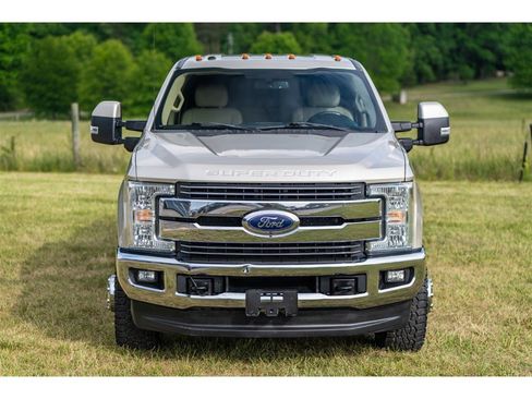 Used 2017 Ford F350 Lariat w/ Lariat Value Package AWD/4WD image 4