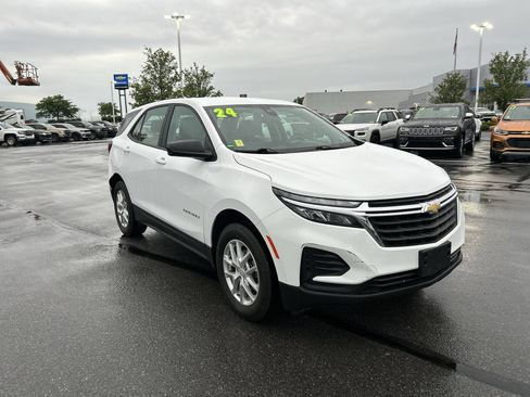 Used 2024 Chevrolet Equinox LS AWD/4WD image 1