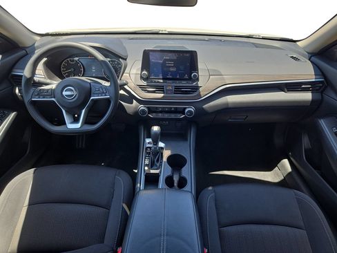 Used 2025 Nissan Altima 2.5 SV FWD image 9