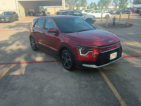 Used 2025 Kia Niro LX FWD image 6