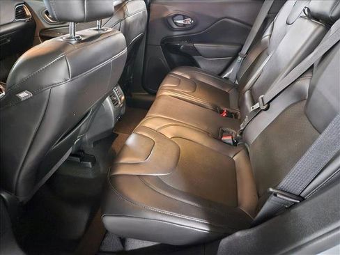 Used 2020 Jeep Cherokee Latitude Plus image 16