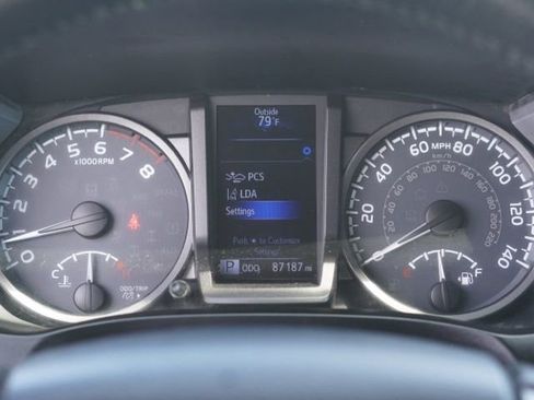 Used 2019 Toyota Tacoma TRD Sport w/ Technology Package AWD/4WD image 19