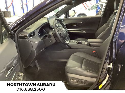 Used 2023 Toyota Venza Limited AWD/4WD image 4