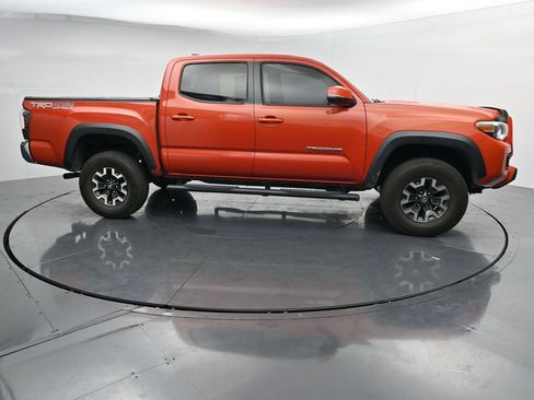 Used 2016 Toyota Tacoma TRD Off-Road w/ Towing Package AWD/4WD image 9