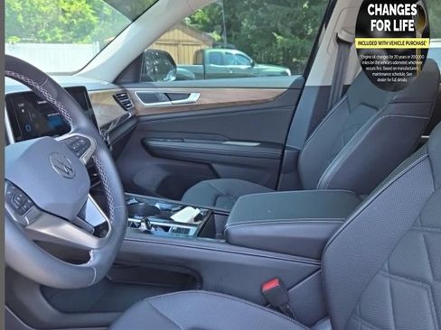 Used 2024 Volkswagen Atlas SE w/ Panoramic Sunroof Package AWD/4WD image 10