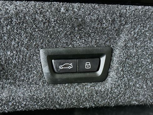 Used 2025 BMW 330i Sedan image 29