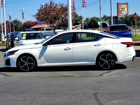 Used 2024 Nissan Altima 2.5 SR FWD image 7