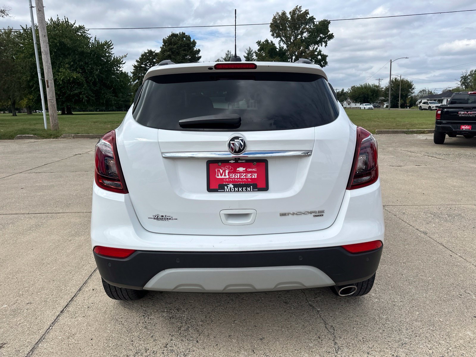 Used 2022 Buick Encore Preferred w/ Safety Package II AWD/4WD image 4