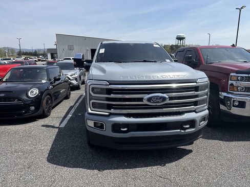 Used 2024 Ford F250 Limited w/ FX4 Off-Road Package image 4