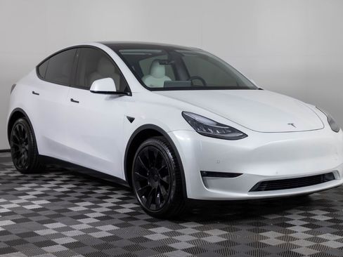 Used 2021 Tesla Model Y Long Range image 11