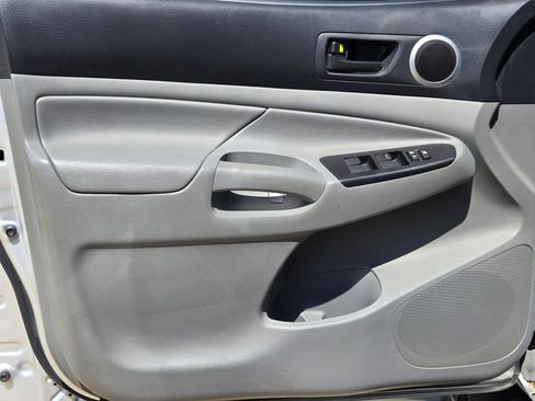 Used 2013 Toyota Tacoma PreRunner w/ SR5 Pkg image 11