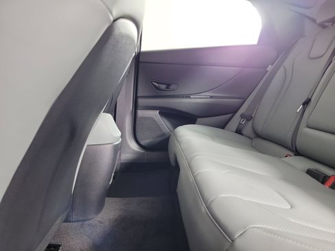 New 2025 Hyundai Elantra Limited image 32