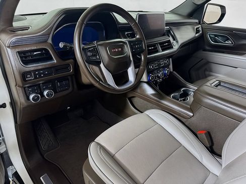 Used 2024 GMC Yukon XL SLT w/ SLT Luxury Package AWD/4WD image 7