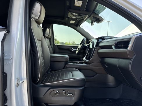 Used 2025 GMC Yukon Denali Ultimate w/ LPO, Floor Liner Package AWD/4WD image 35