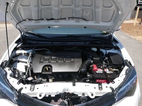 Used 2018 Toyota Corolla LE FWD image 32