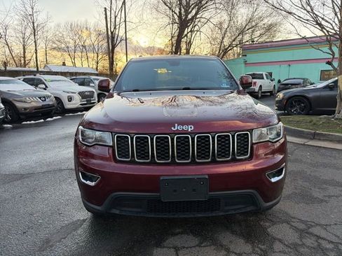 Used 2020 Jeep Grand Cherokee Laredo image 2