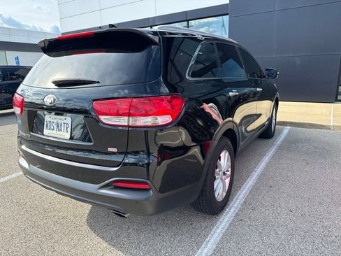 Used 2017 Kia Sorento AWD w/ LX Convenience Package image 4
