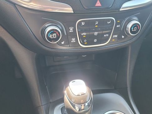 Used 2019 Chevrolet Equinox LT AWD/4WD image 22