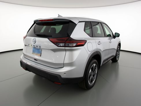 Used 2025 Nissan Rogue SV image 9
