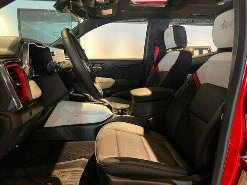 Used 2024 GMC Canyon AT4X w/ AT4X AEV Edition image 14