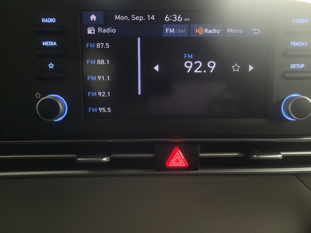 Used 2024 Hyundai Elantra SE FWD image 25