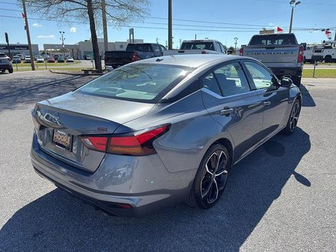 Used 2024 Nissan Altima 2.5 SR FWD image 7